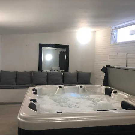 Jacuzzi Privatif Daire Granville